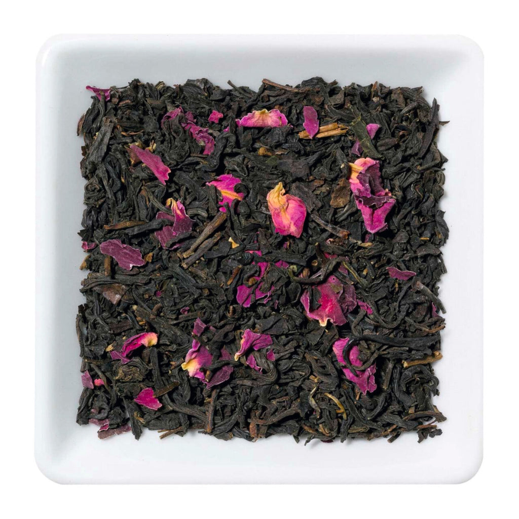 Klasik među "mirisnim čajevima": Crni kineski čaj obogaćen laticama ruže. "Mirisati" znači prijatan miris, parfimisan. Ovaj metod koji potiče iz Istočne Azije je najstariji način aromatizovanja čaja.